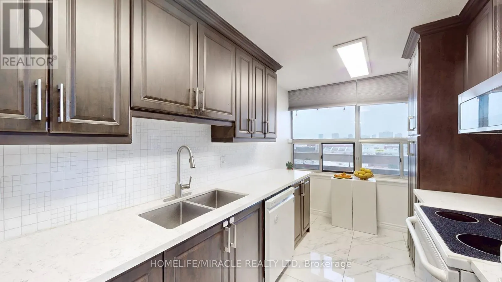 1112 - 15 KENSINGTON ROAD