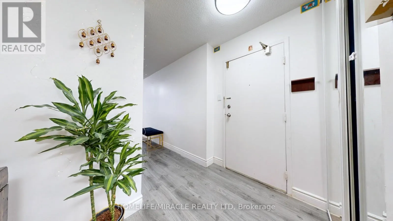 1112 - 15 KENSINGTON ROAD