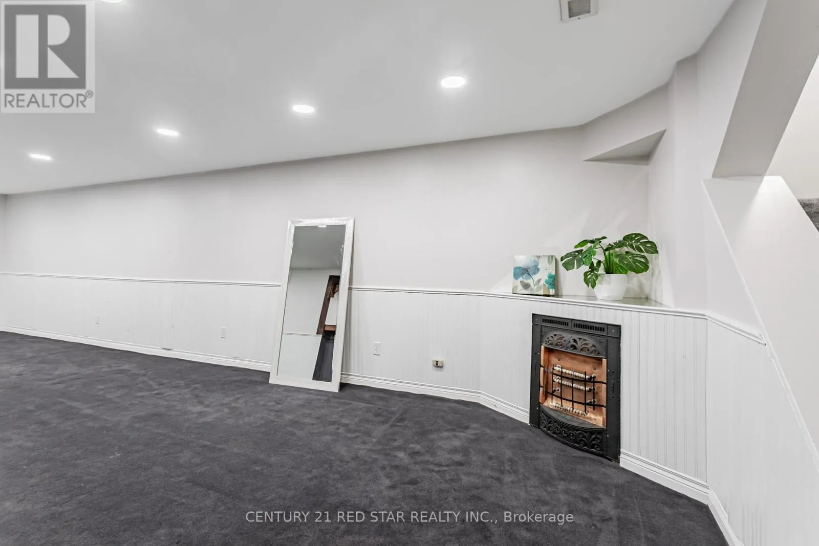 56 SILVERTHORNE BUSH DRIVE