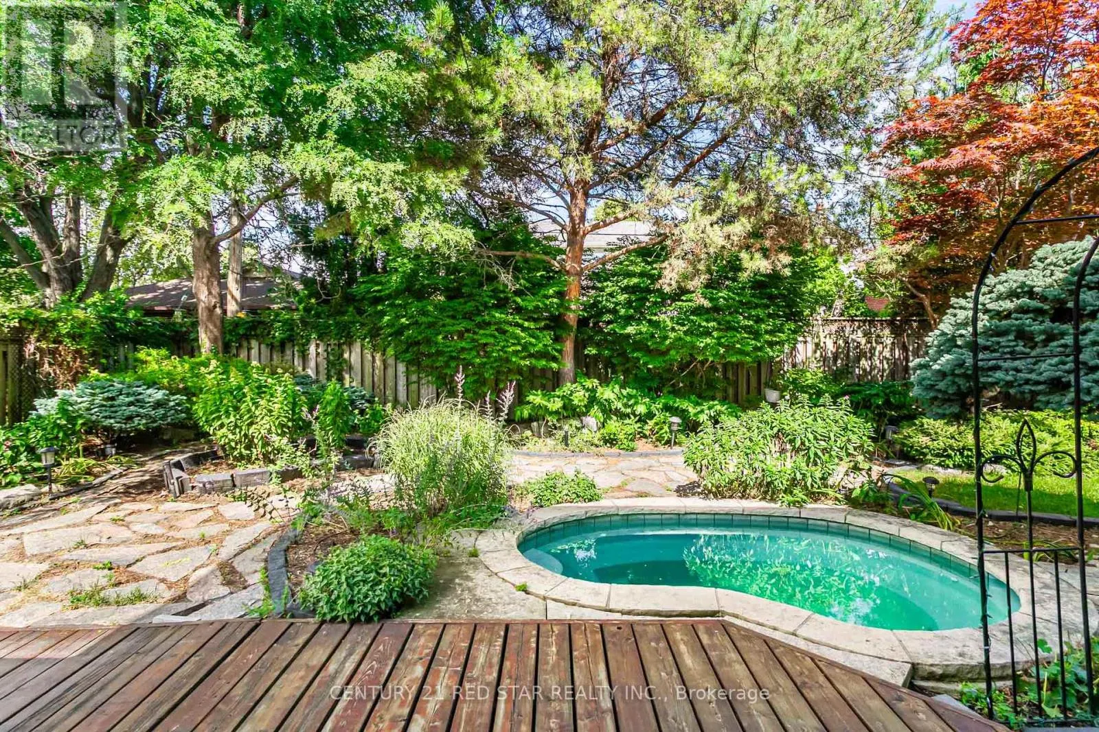 56 SILVERTHORNE BUSH DRIVE