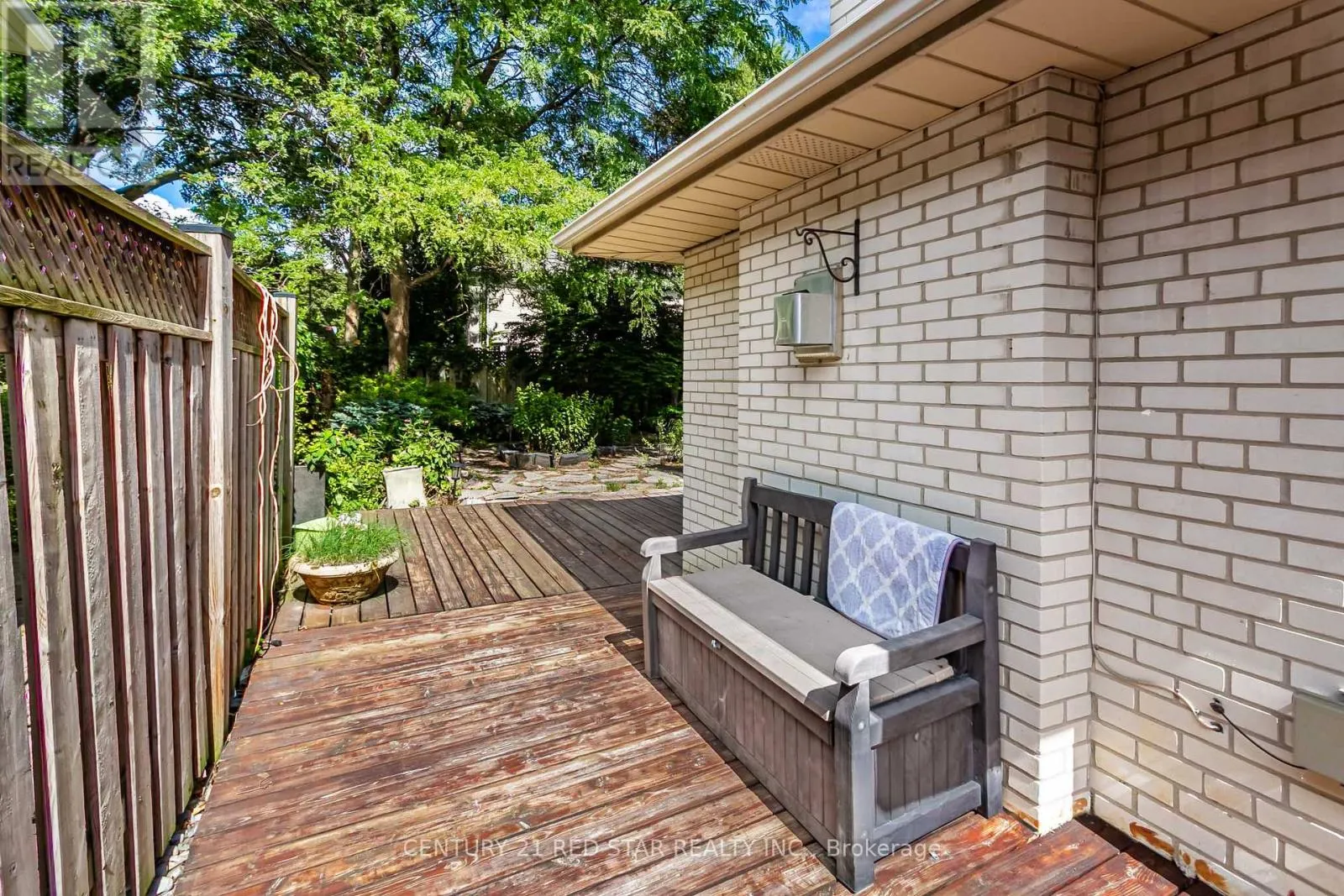 56 SILVERTHORNE BUSH DRIVE