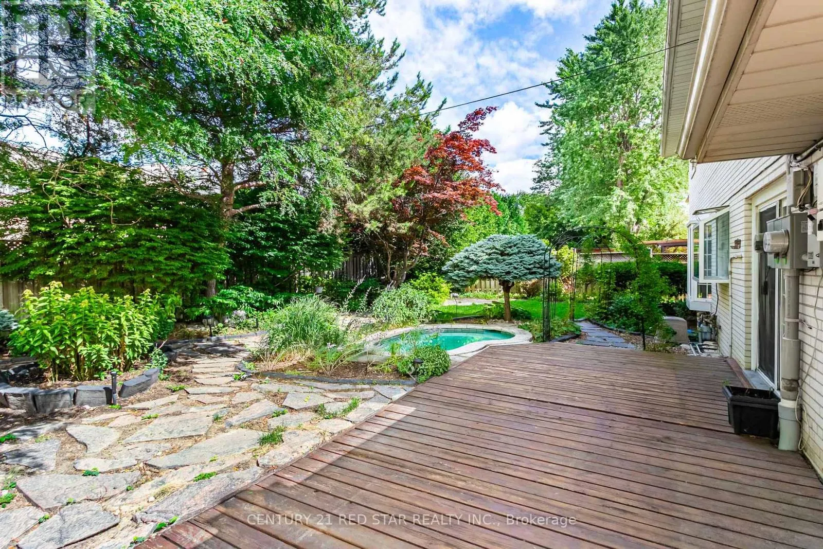56 SILVERTHORNE BUSH DRIVE