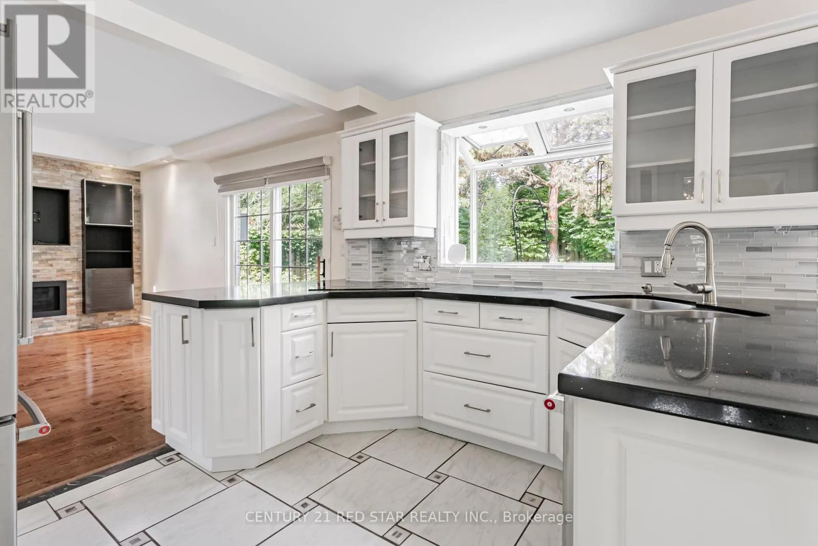 56 SILVERTHORNE BUSH DRIVE