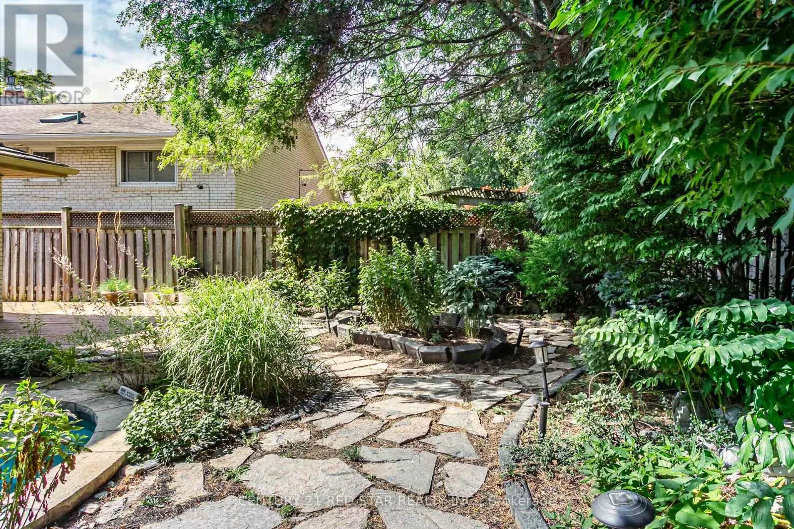 56 SILVERTHORNE BUSH DRIVE