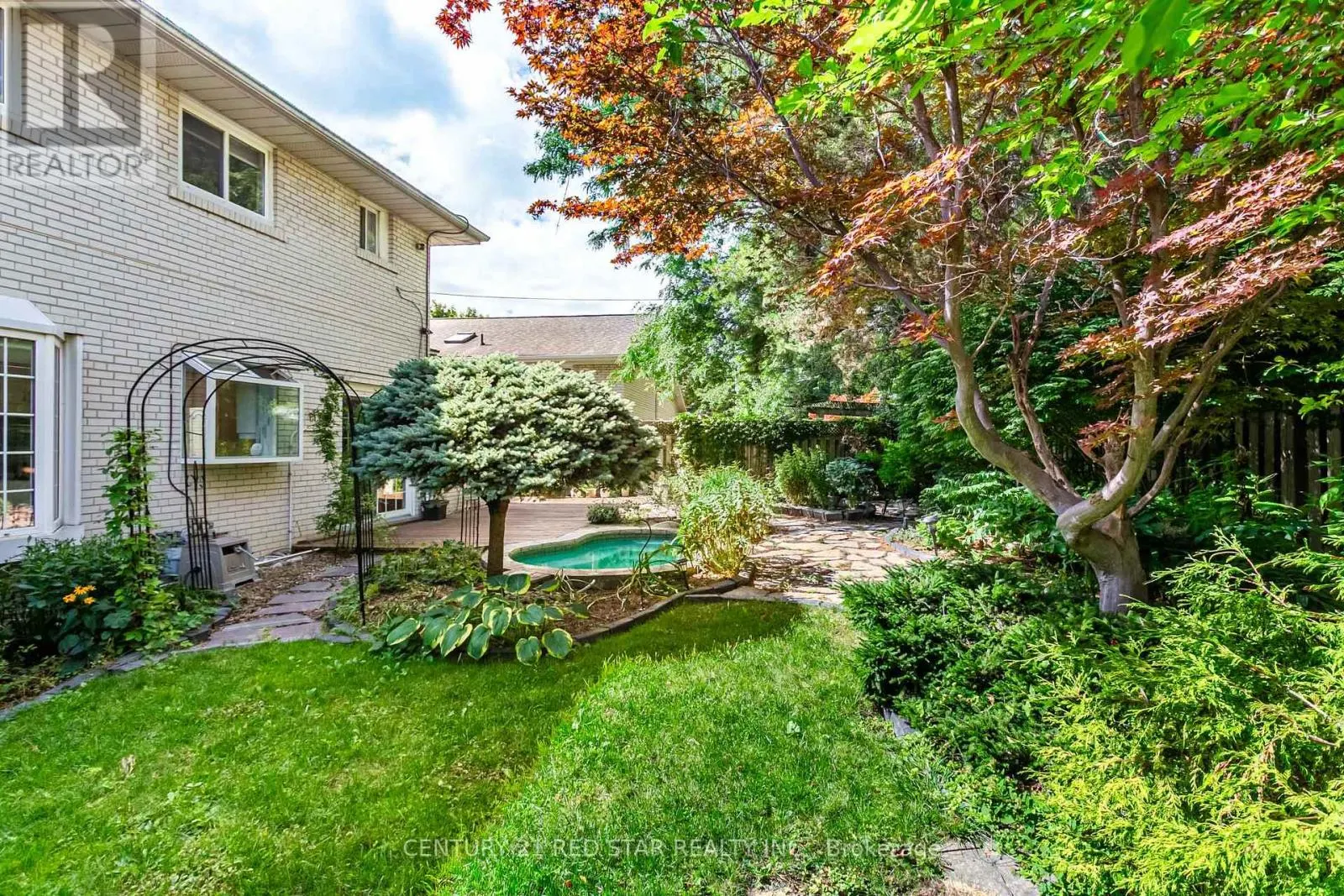 56 SILVERTHORNE BUSH DRIVE