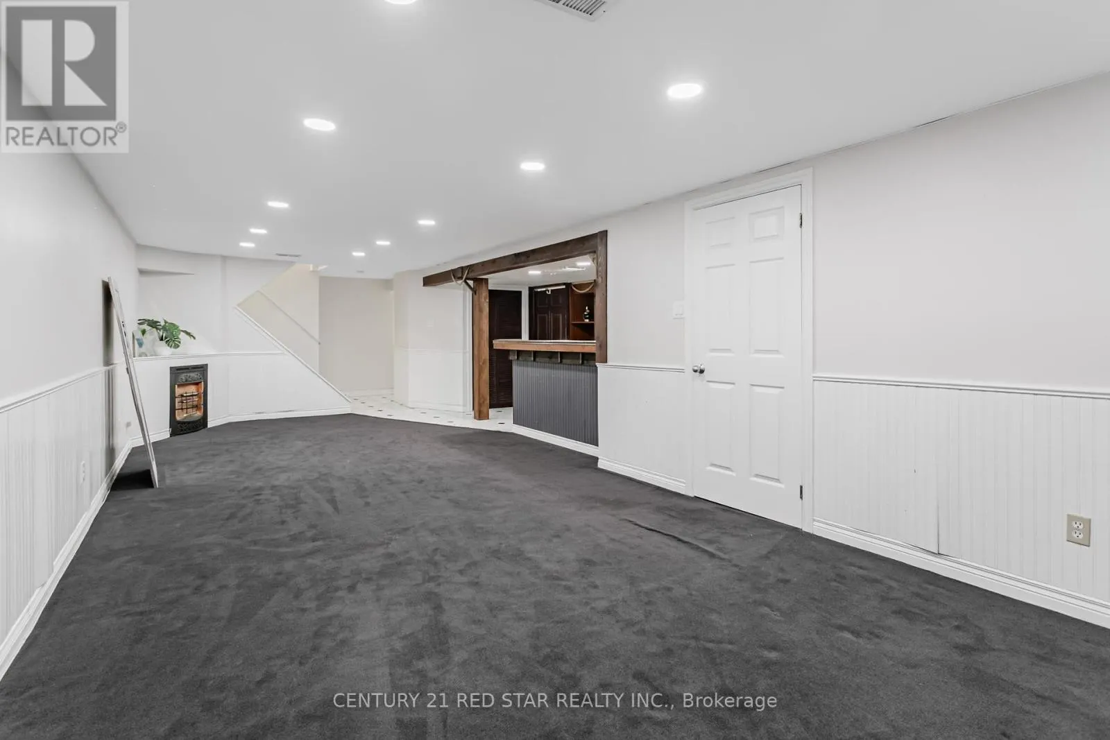 56 SILVERTHORNE BUSH DRIVE