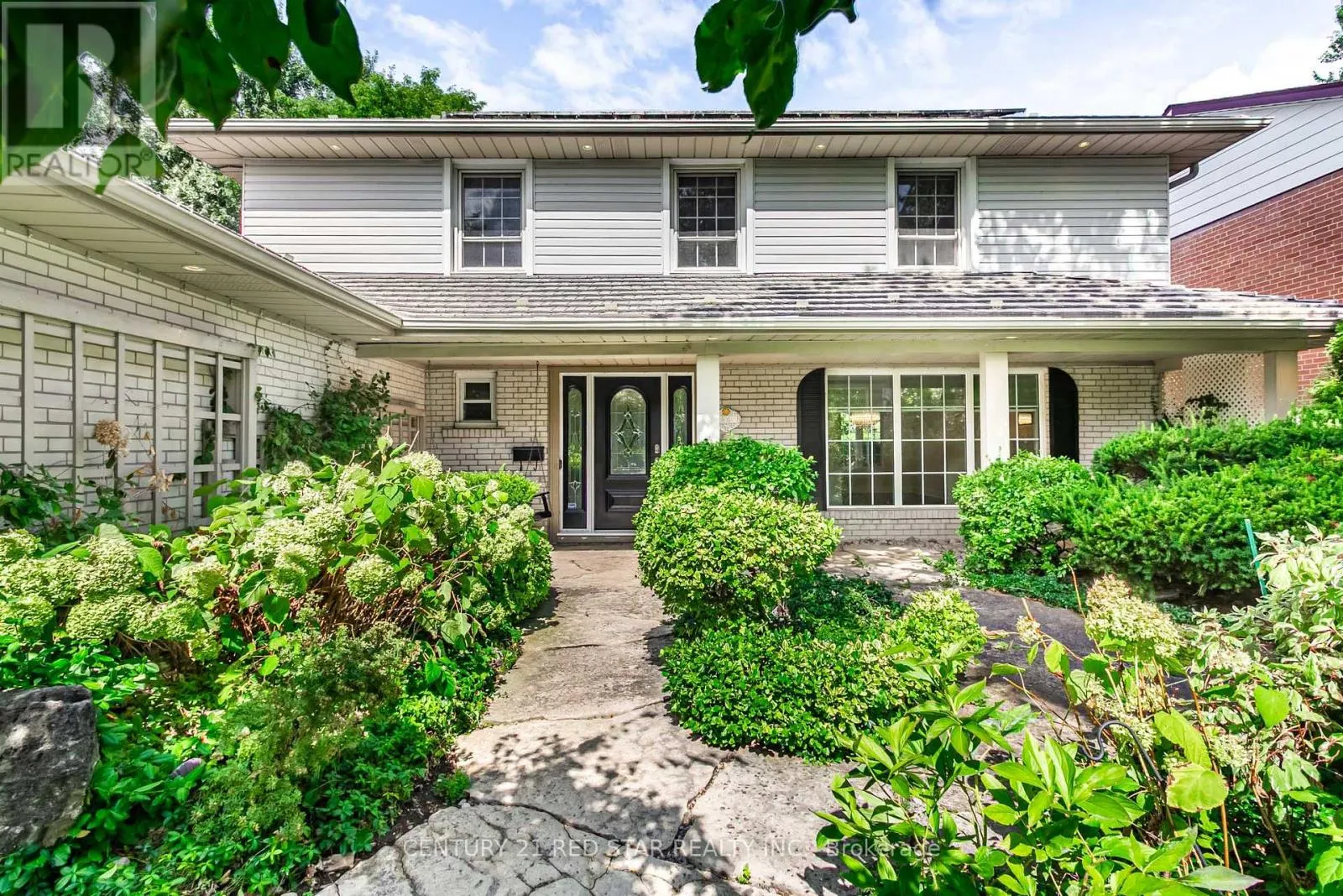 56 SILVERTHORNE BUSH DRIVE