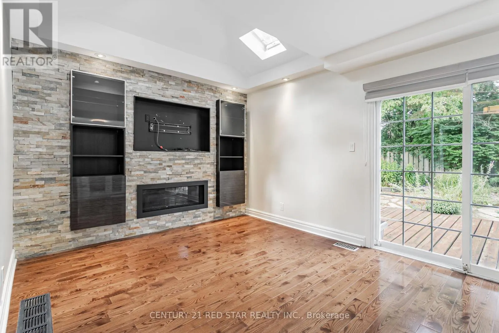 56 SILVERTHORNE BUSH DRIVE