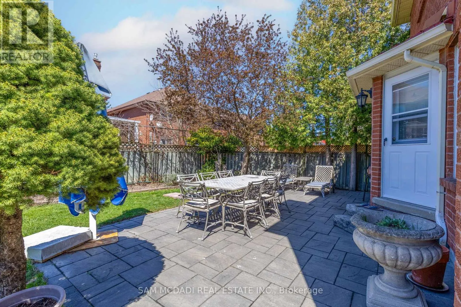 160 TUSCADERO CRESCENT