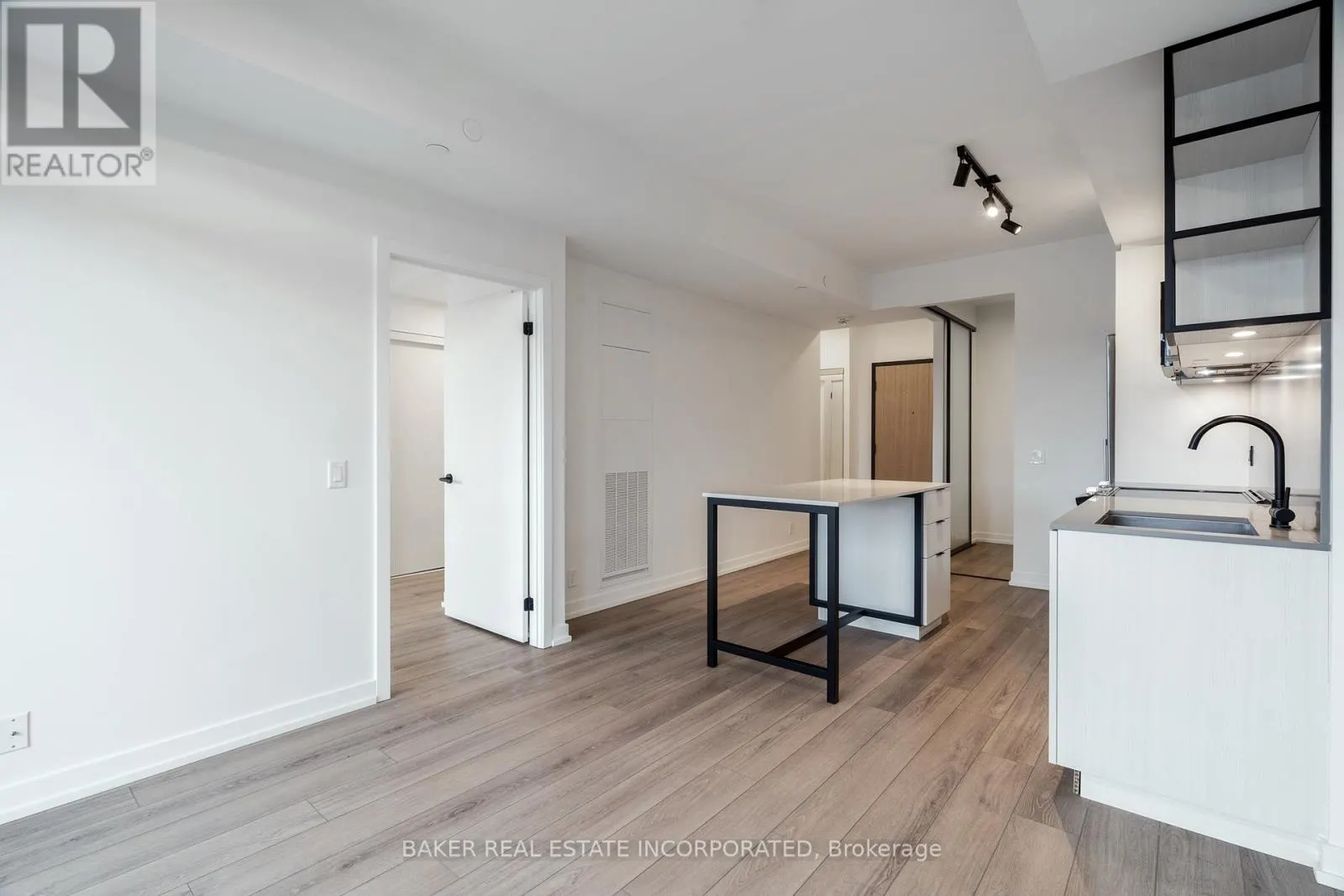 526 - 740 DUPONT STREET