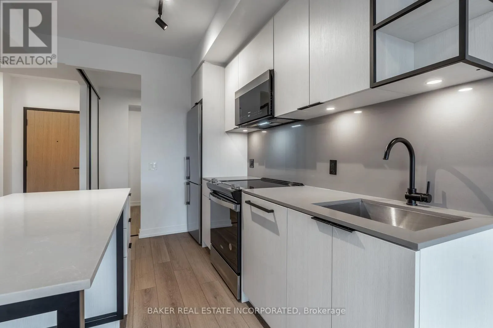 526 - 740 DUPONT STREET