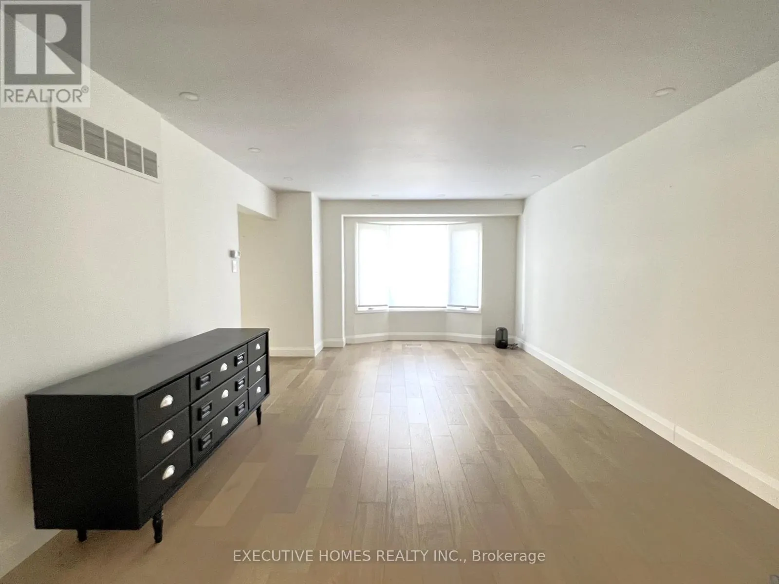 962 RAINTREE LANE