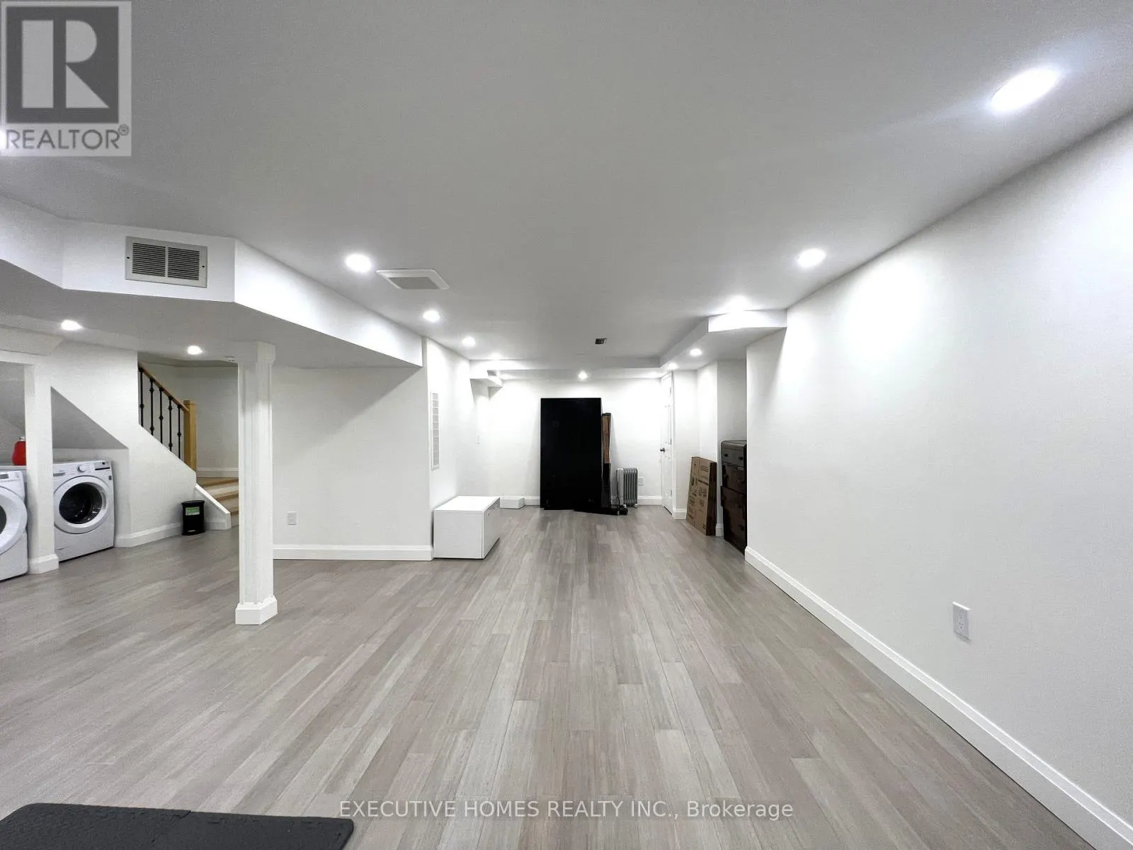 962 RAINTREE LANE