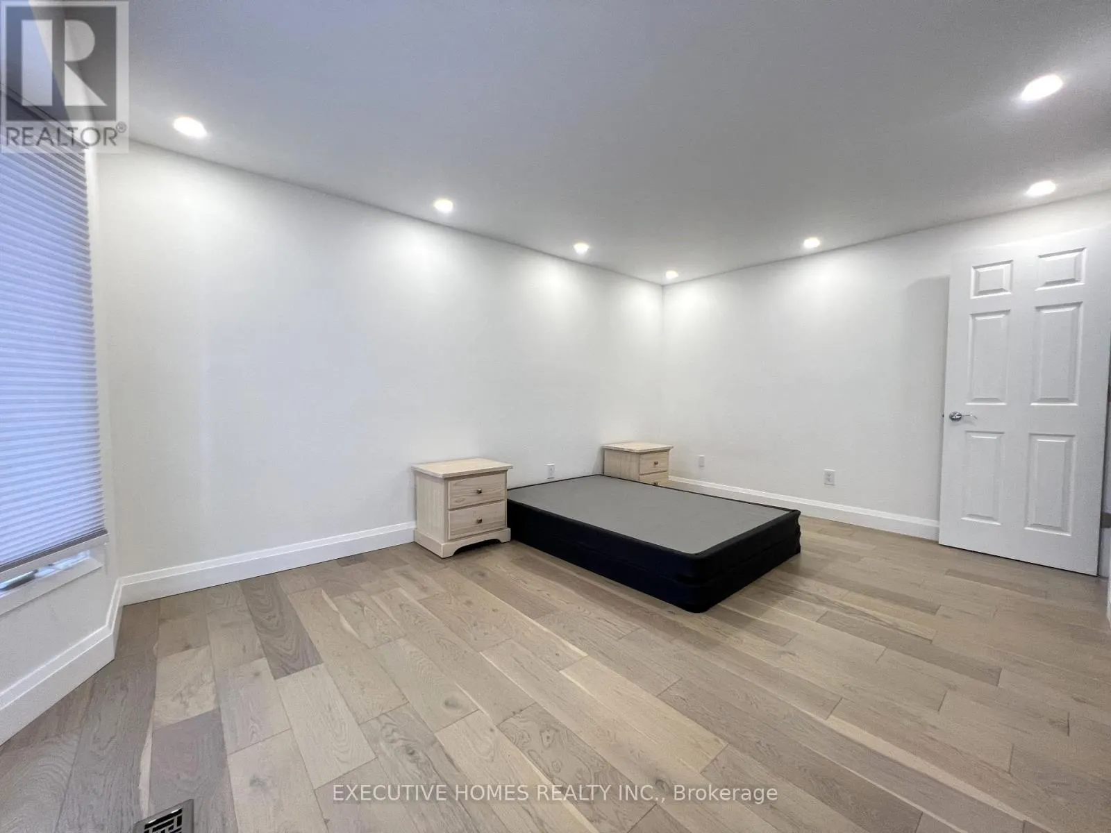 962 RAINTREE LANE