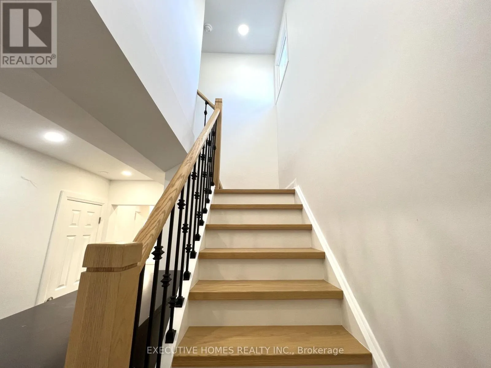962 RAINTREE LANE