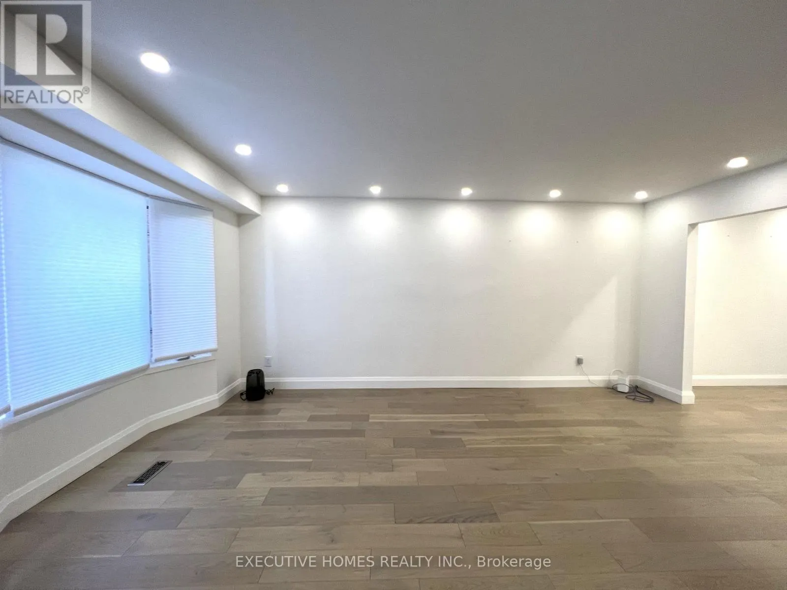 962 RAINTREE LANE