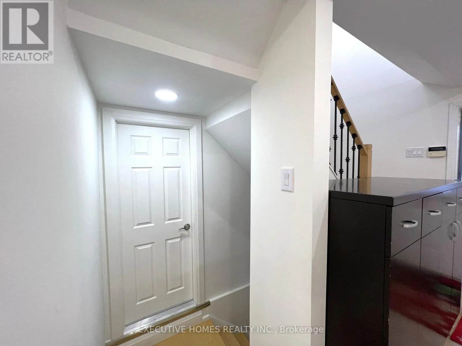 962 RAINTREE LANE