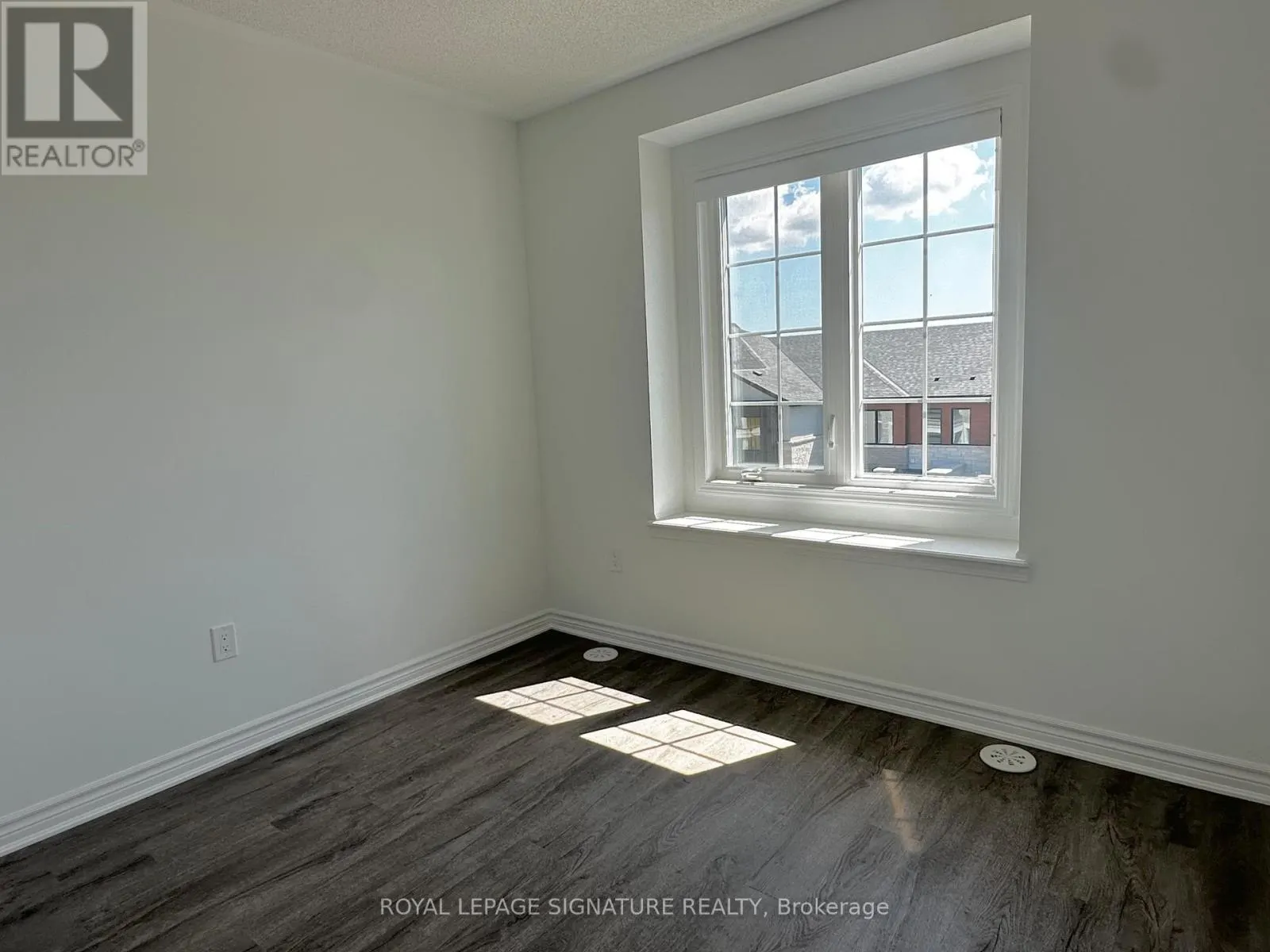 7 - 1259 LILY CRESCENT