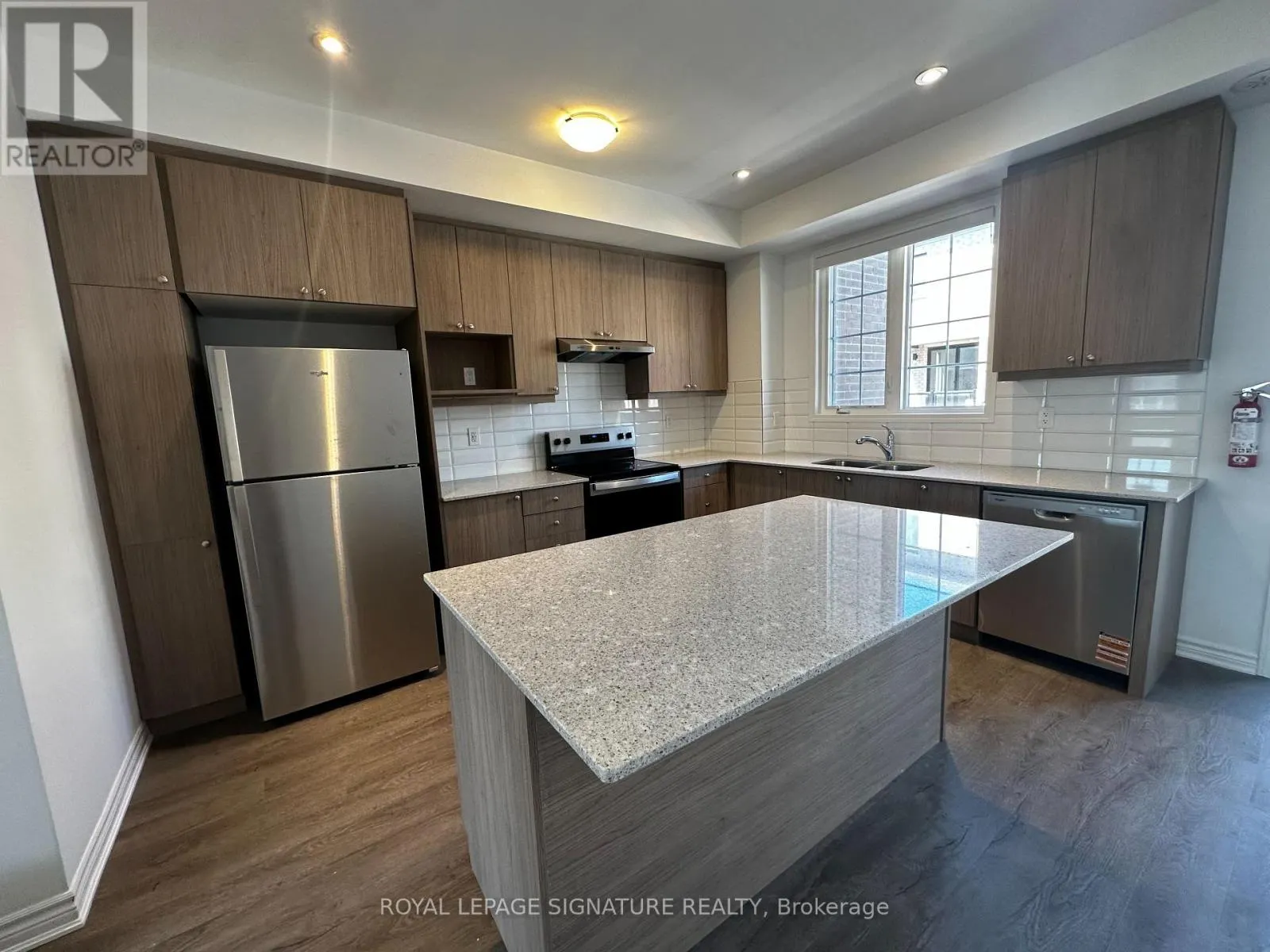 7 - 1259 LILY CRESCENT