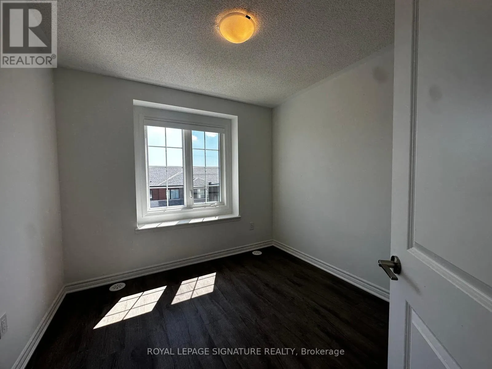 7 - 1259 LILY CRESCENT