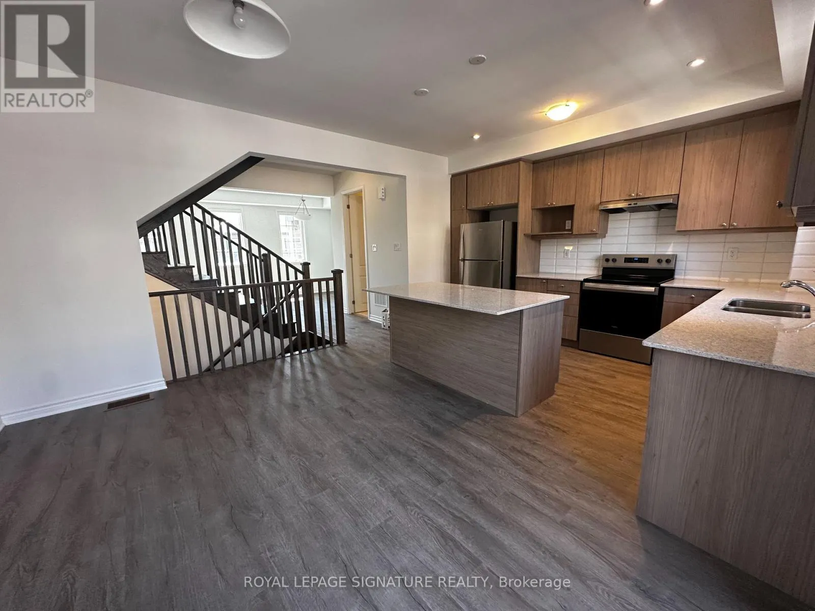 7 - 1259 LILY CRESCENT