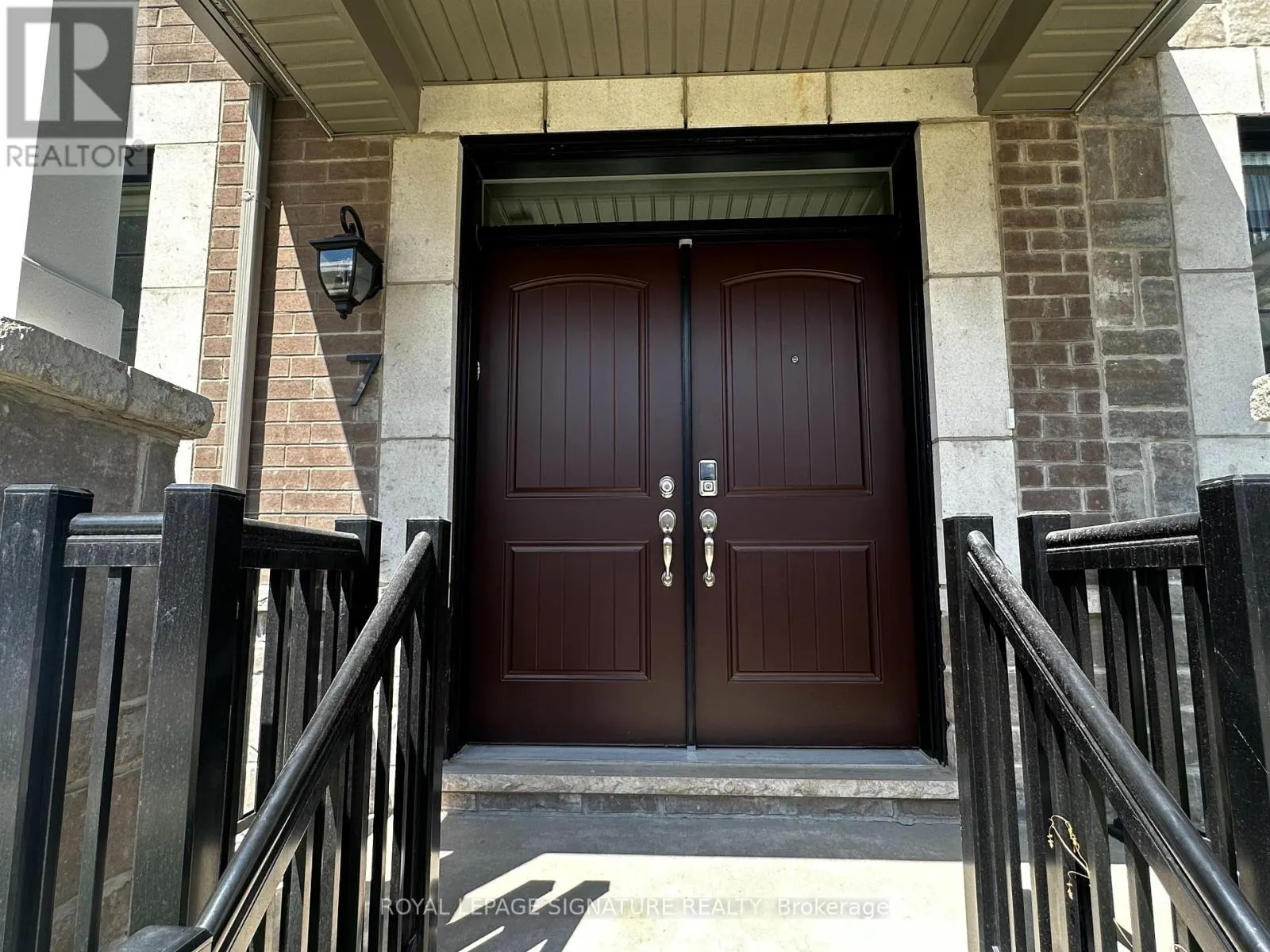 7 - 1259 LILY CRESCENT