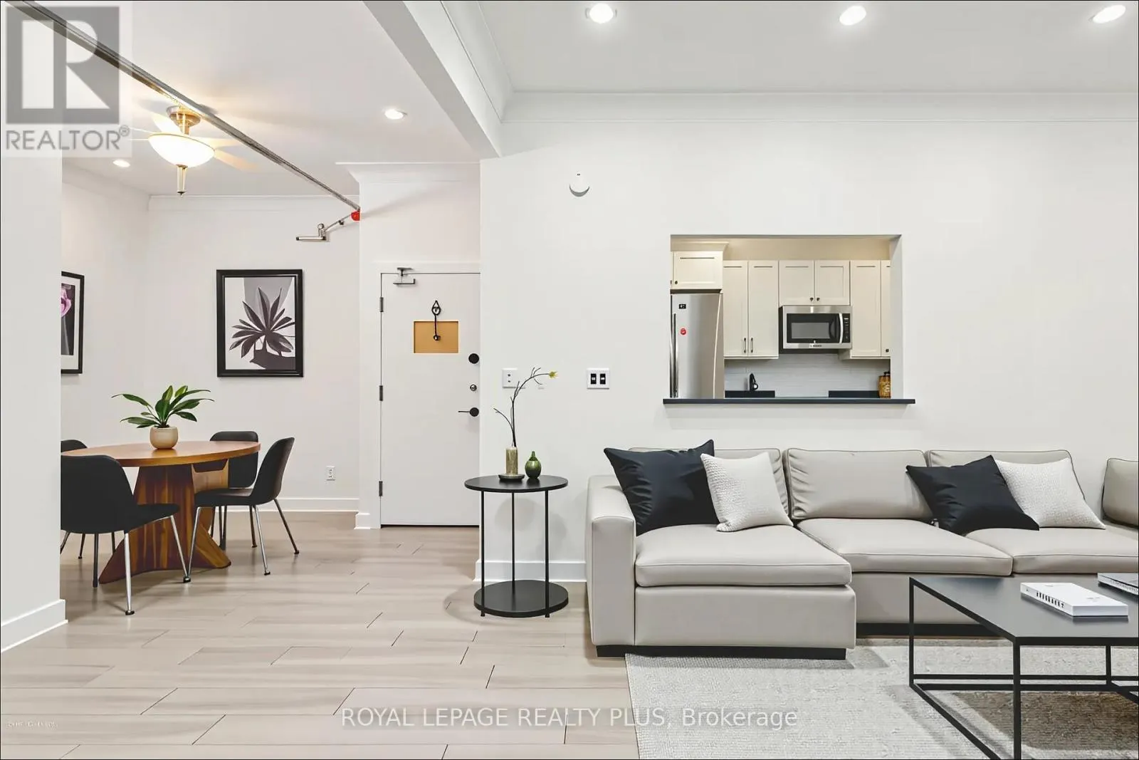 2 - 1 ELMWOOD AVENUE S