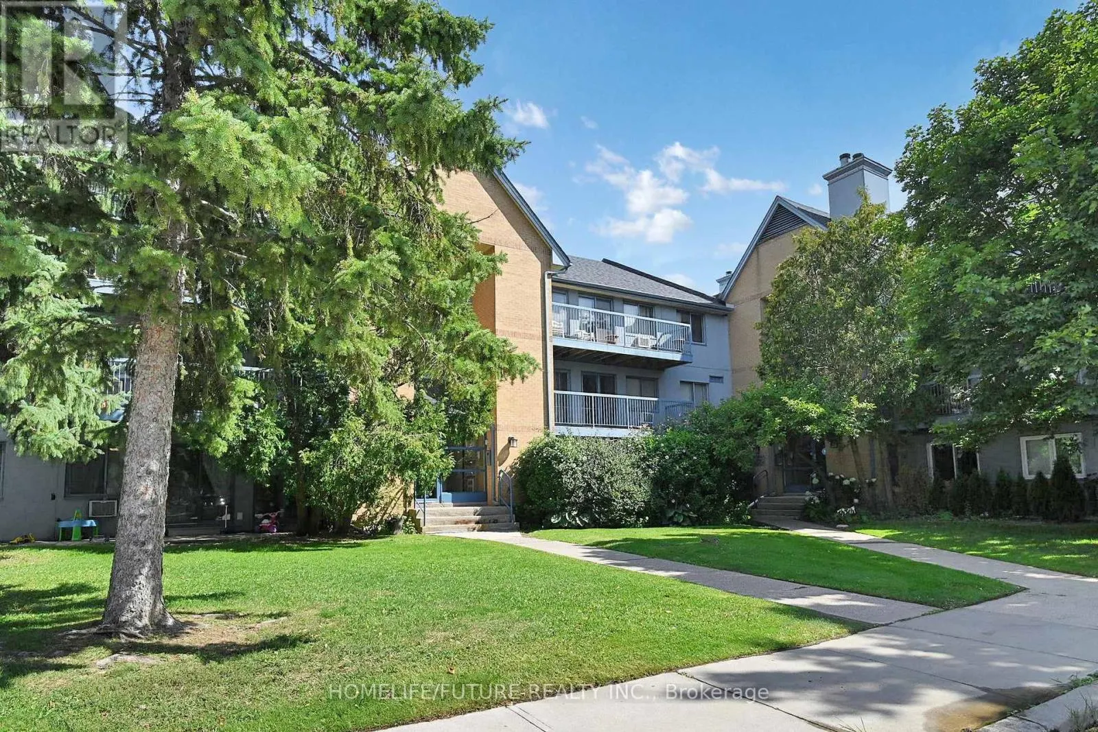 913 - 95 TRAILWOOD DRIVE