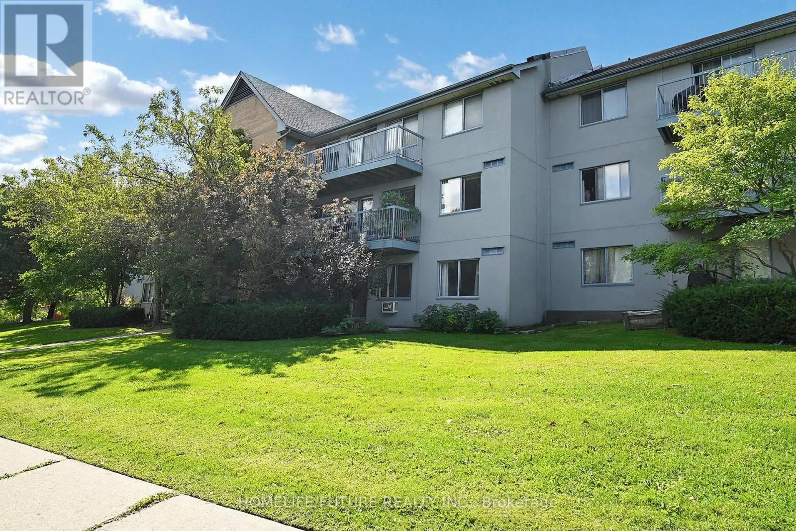 913 - 95 TRAILWOOD DRIVE