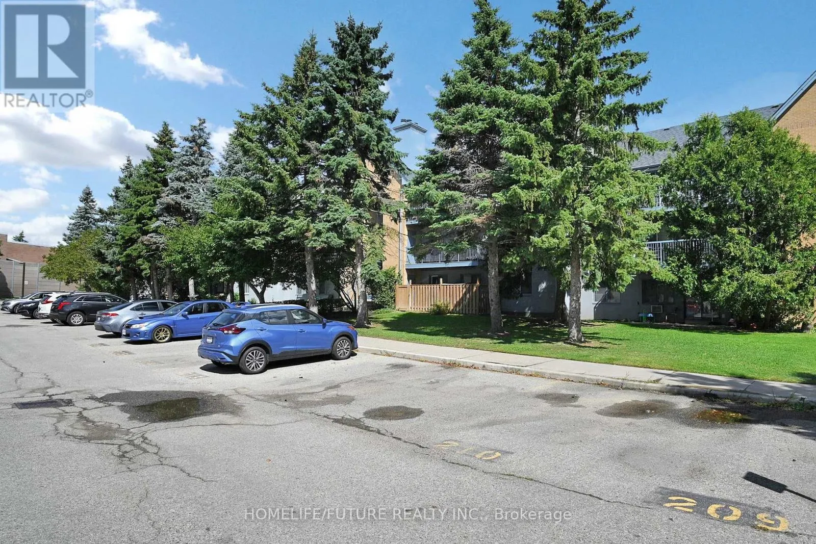 913 - 95 TRAILWOOD DRIVE