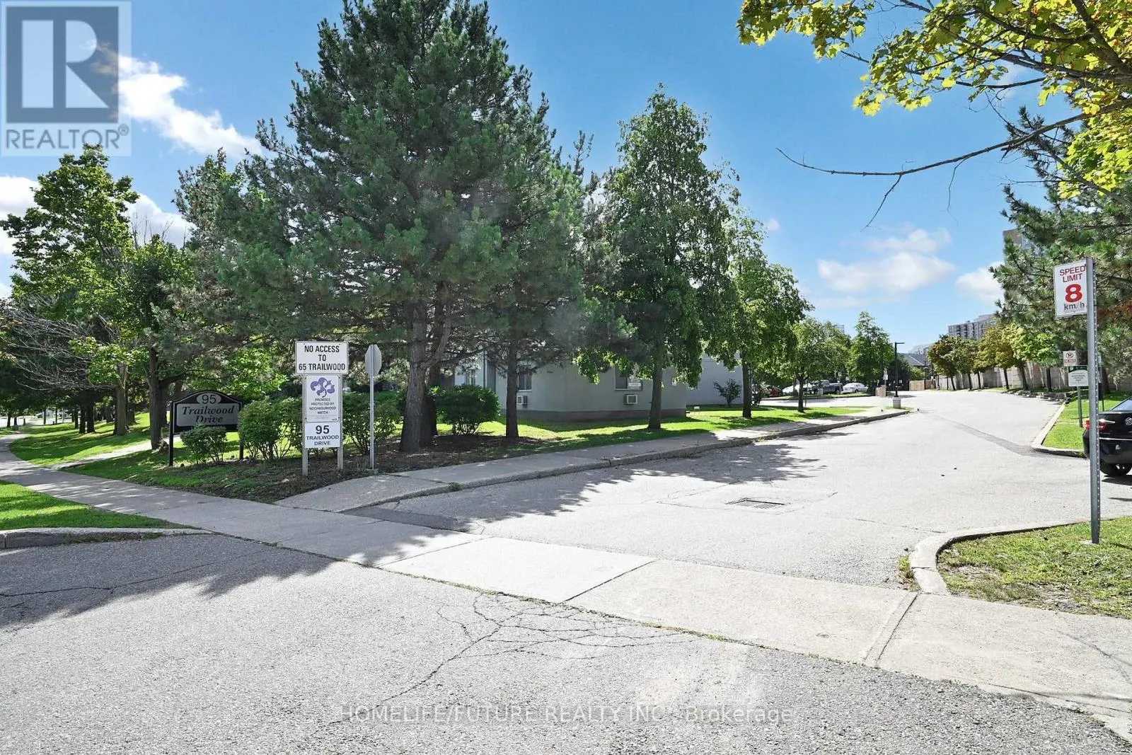 913 - 95 TRAILWOOD DRIVE
