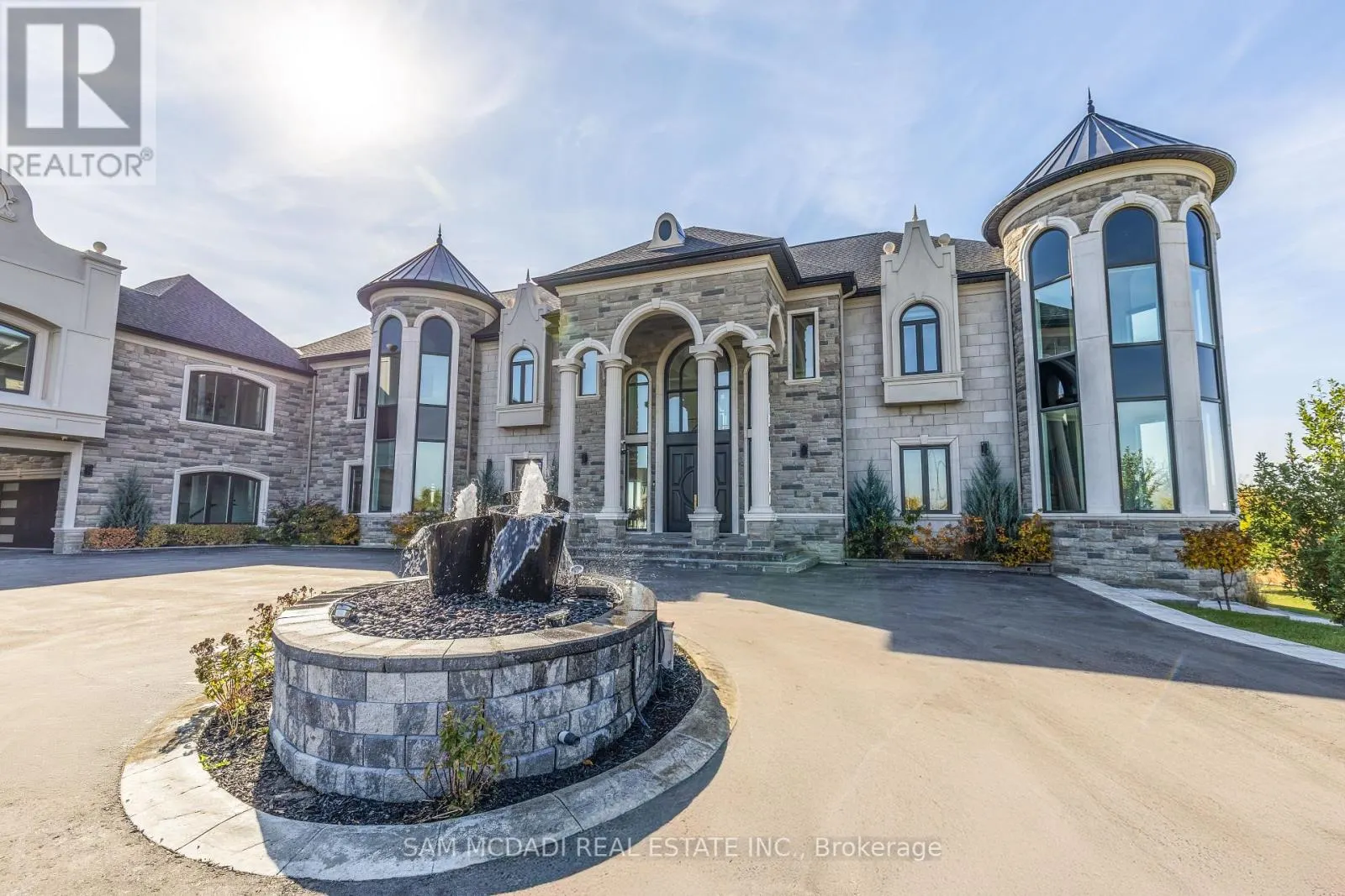 4 SAINT LUKES COURT