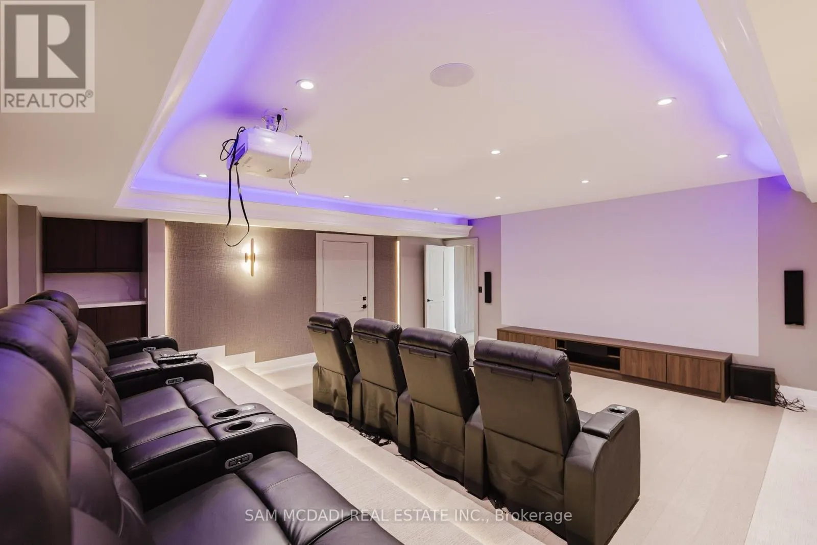 4 SAINT LUKES COURT
