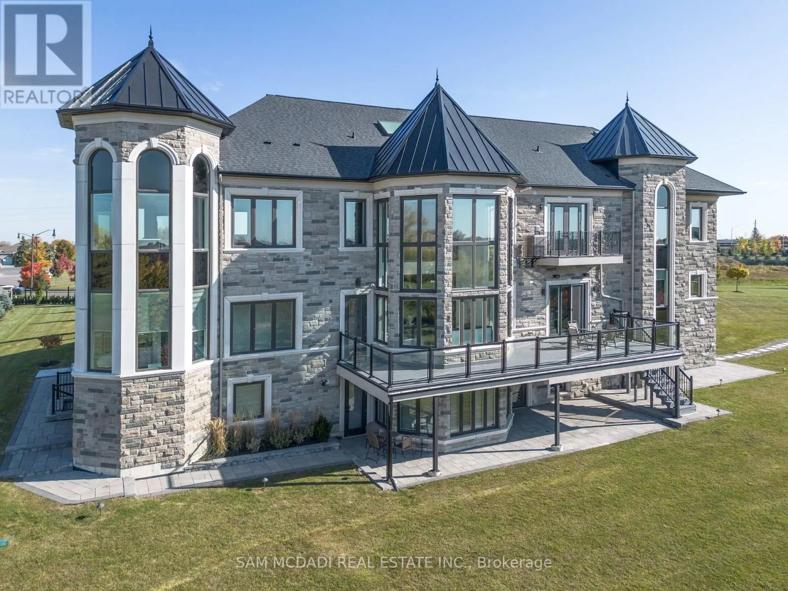 4 SAINT LUKES COURT
