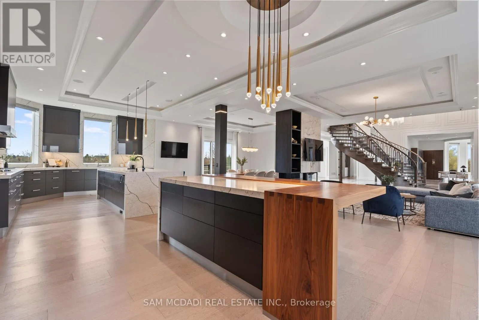 4 SAINT LUKES COURT