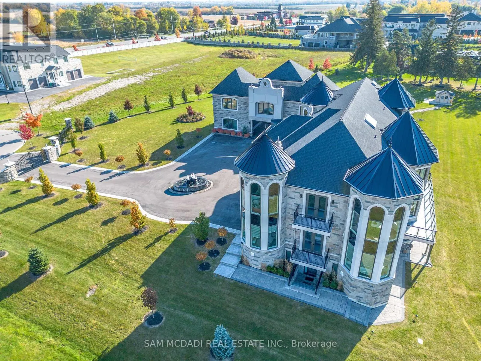 4 SAINT LUKES COURT