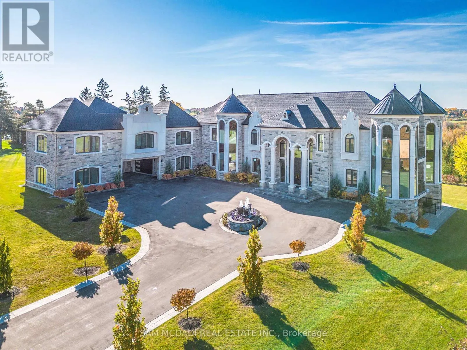 4 SAINT LUKES COURT