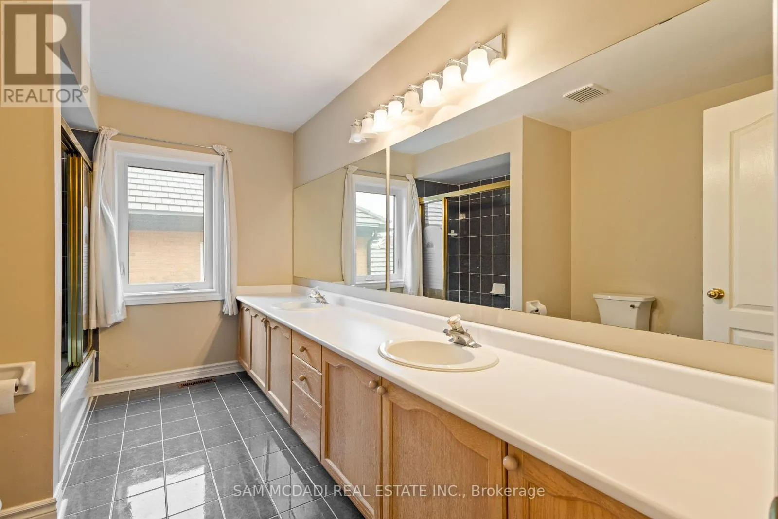 2492 ERIN CENTRE BOULEVARD