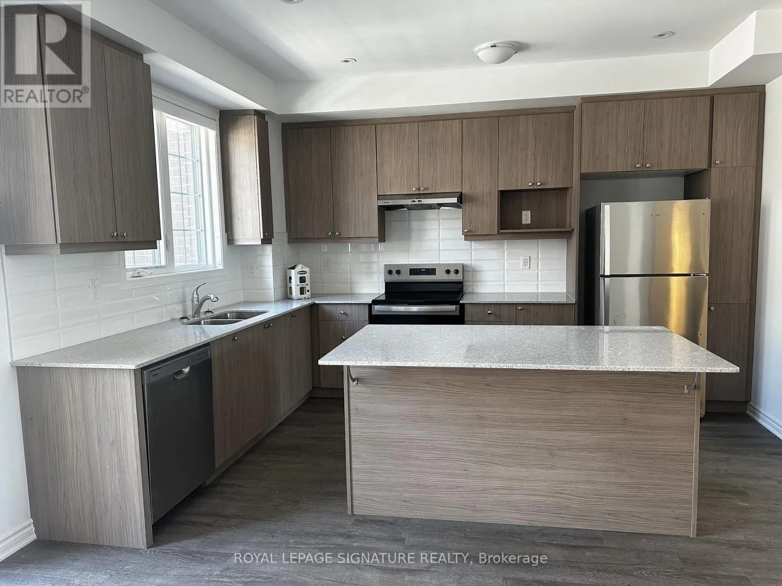 9 - 1259 LILY CRESCENT