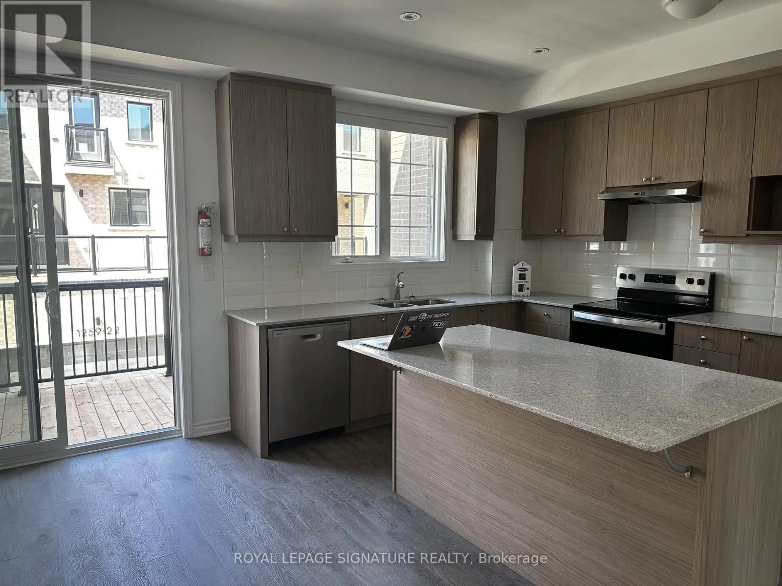 9 - 1259 LILY CRESCENT