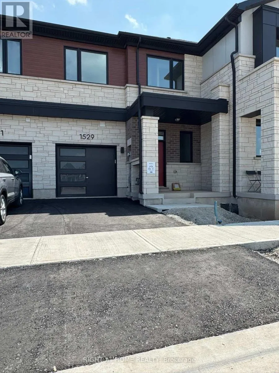 1529 RUTLAND CRESCENT