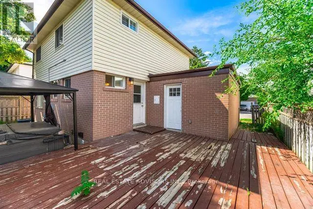 4 PARKEND AVENUE