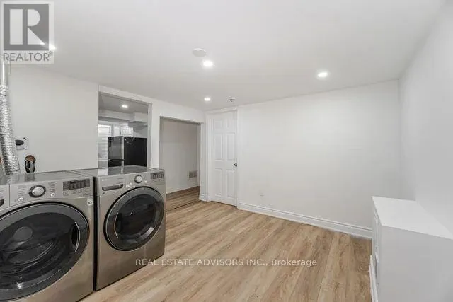4 PARKEND AVENUE
