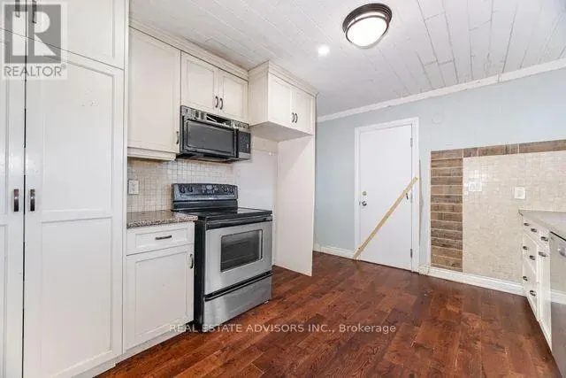 4 PARKEND AVENUE