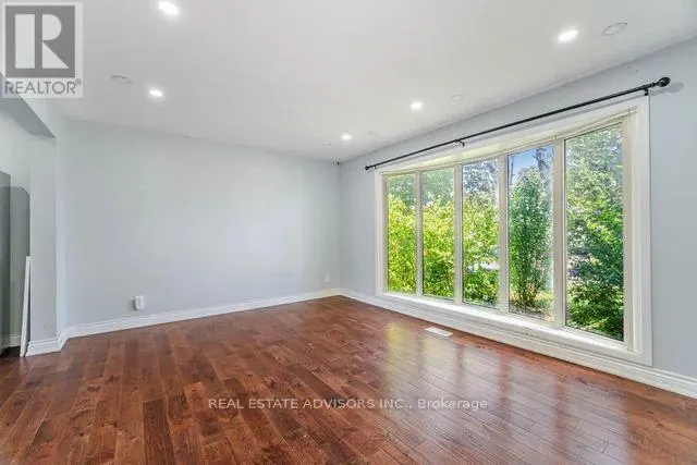 4 PARKEND AVENUE