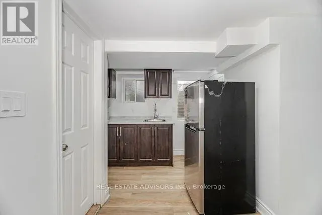 4 PARKEND AVENUE