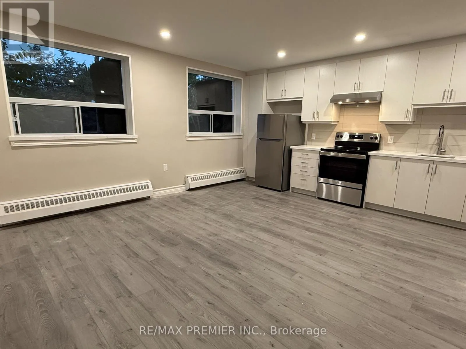 2 - 40 TORBOLTON DRIVE
