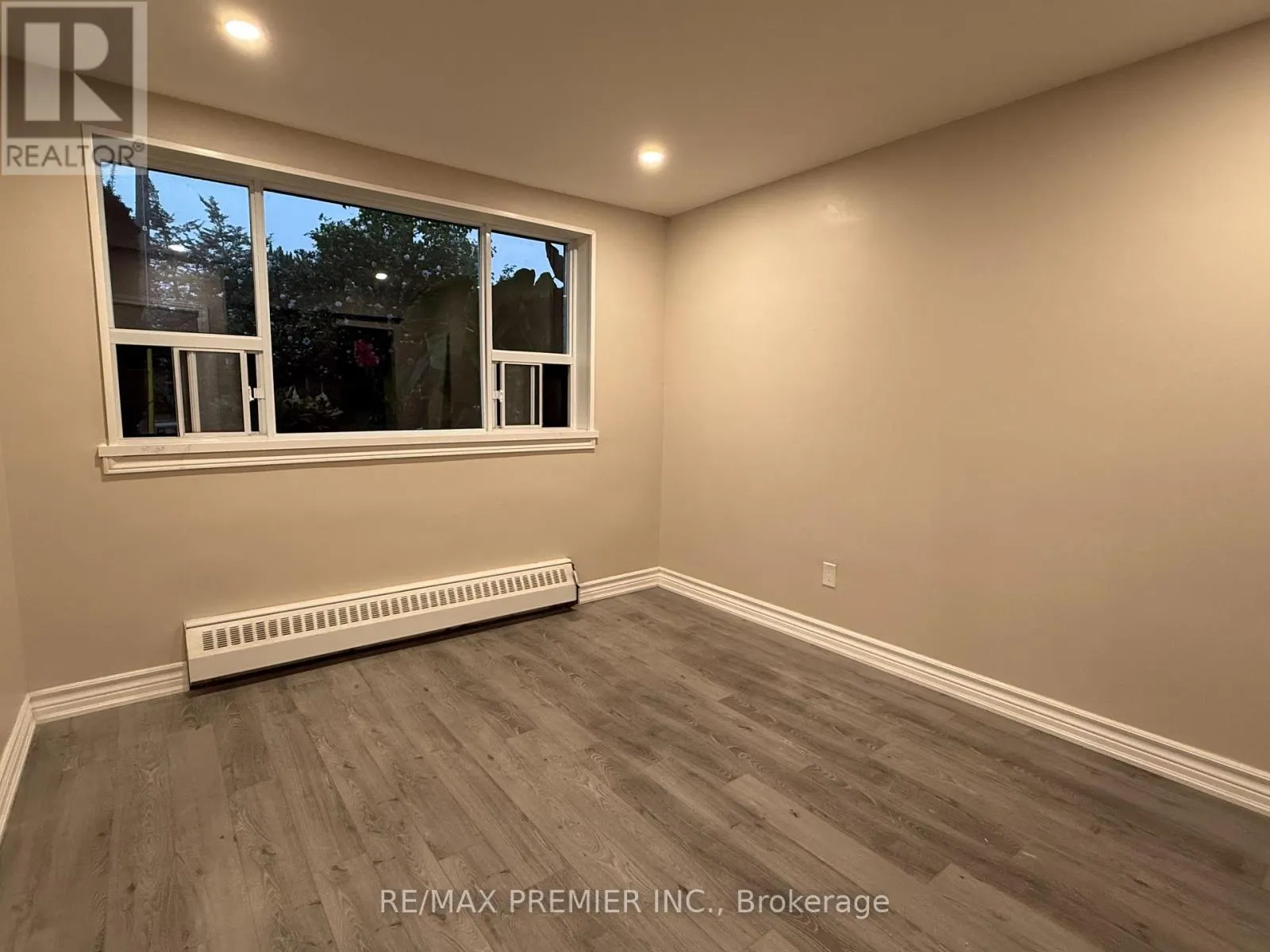 2 - 40 TORBOLTON DRIVE