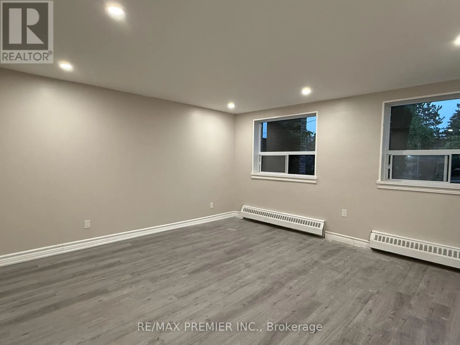 2 - 40 TORBOLTON DRIVE