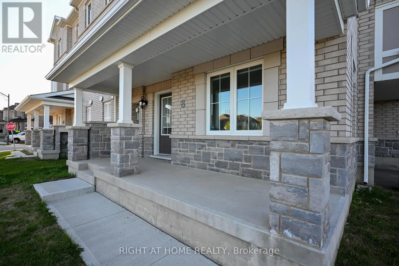8 - 980 LOGAN DRIVE